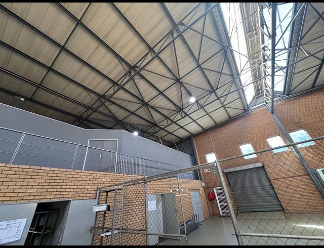 985M² WAREHOUSE TO LET IN LINBRO PARK